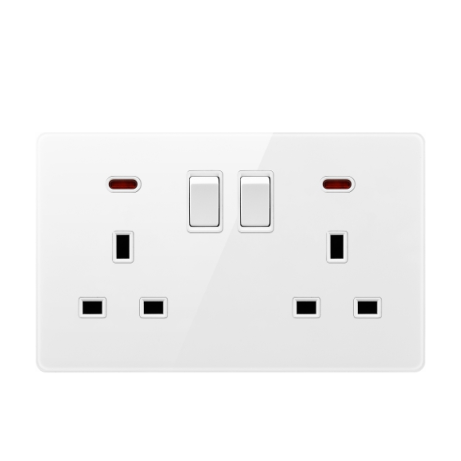SWITCHED DOUBLE 13A SOCKET WITH NEON V6-050